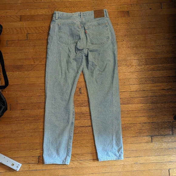 501 Levi's 28 waist - Picture 2 of 3